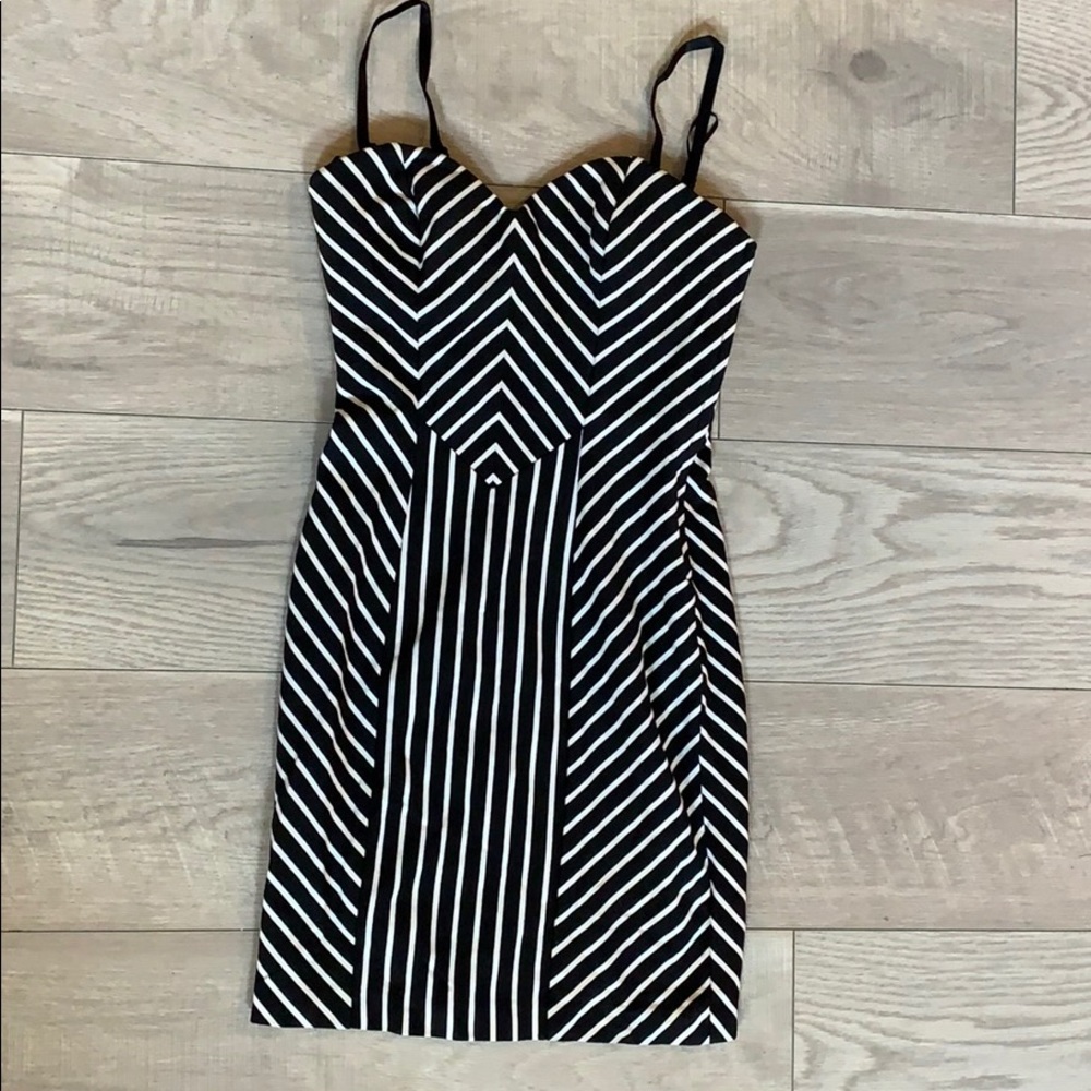 Guess Striped flattering dress